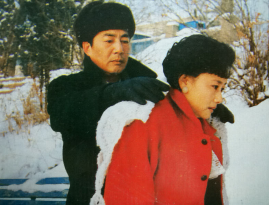 杜雨露：养育3个子女，葬礼仅6人参加，妻子朱咏珏的选择令人泪目