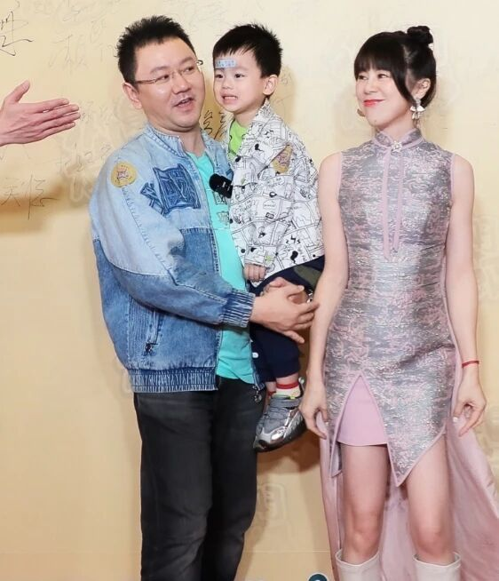 薛乐：36岁辞职广东台，回家带小孩，40岁成为网红，妻子是他骄傲