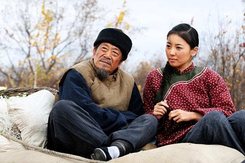 王奎荣：68岁娶小37岁贵州女演员饶芯语，余生要为娇妻遮风挡雨