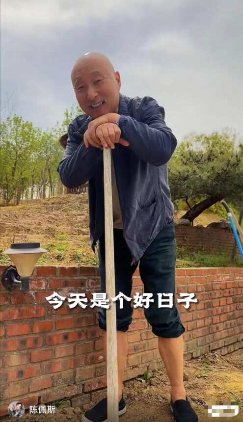 69岁的陈佩斯坐拥北京万亩良田，催生得4个孙子，网友：大智慧