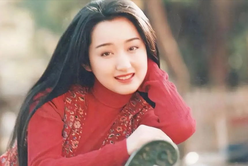杨钰莹与初恋赖文峰分手26年后，他出狱低调幸福，她至今未婚未育