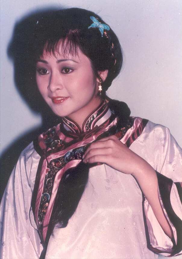 她是80年代港圈女神，陈百强梦中情人，息影嫁人开车行身材变化大