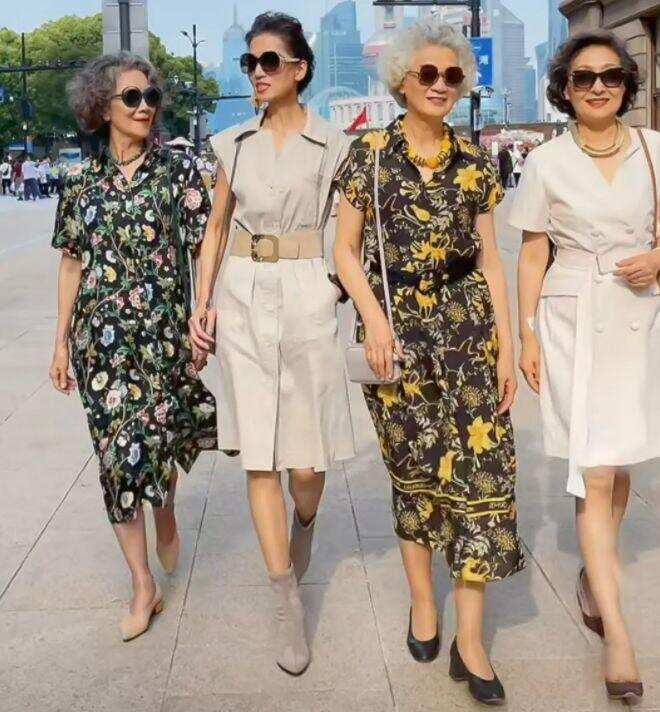 北京奶奶告诉你：白发不染、裙子过膝、鞋不带跟，老了也优雅时髦