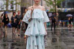 事实证明，今夏穿连体长裙才是真的优雅高级，看上海街拍就知道