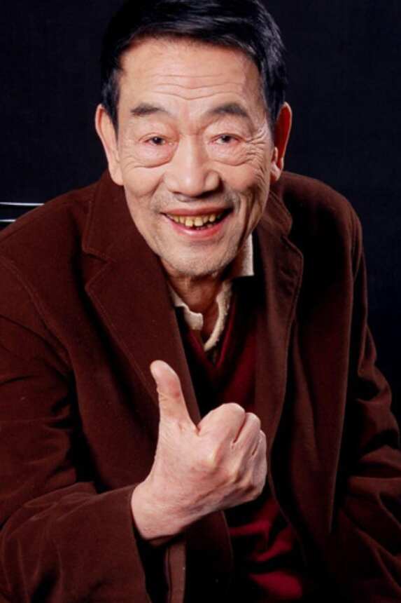 “左手拿烟，右手端酒”，91岁的杨少华在“享受”的路上越走越远