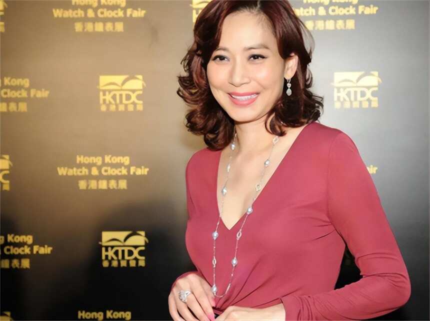 歌星潘美辰近况：曾与香港女星陈雅伦同居2年，如今 54岁仍单身