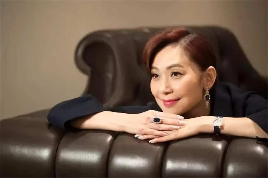 歌星潘美辰近况：曾与香港女星陈雅伦同居2年，如今 54岁仍单身