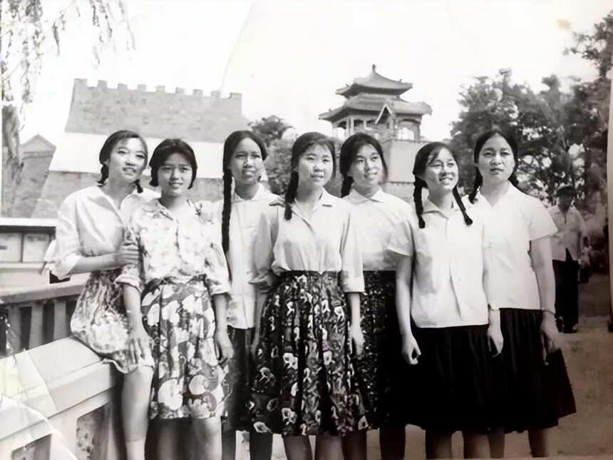 看了上世纪“中国大妈”的穿搭，才发现：再过30年也不如她们时髦