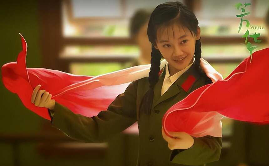 她被冯小刚逼迫赤脚跳舞，患上抑郁症后嫁给郑恺，如今成人生赢家