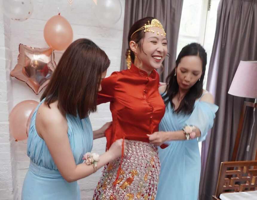 恭喜！TVB知名女星今日大婚，全身戴满金器风光出嫁
