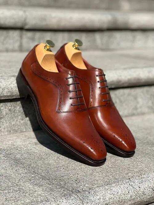 十二世纪英格兰的皮鞋制作与贵族和士兵的鞋需求