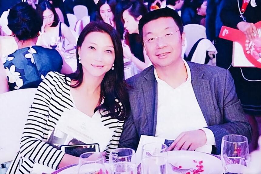 上海的两个百亿富豪，一个娶了上海女主持，另一个娶了台湾女主持