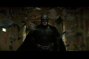 电影《蝙蝠侠》，正义与黑暗的较量，复仇与个人使命的主题