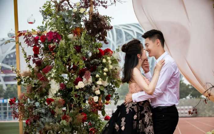 撒花!百米飞人张培萌520鸟巢向女友漠寒求婚 6月9日将在北京大婚